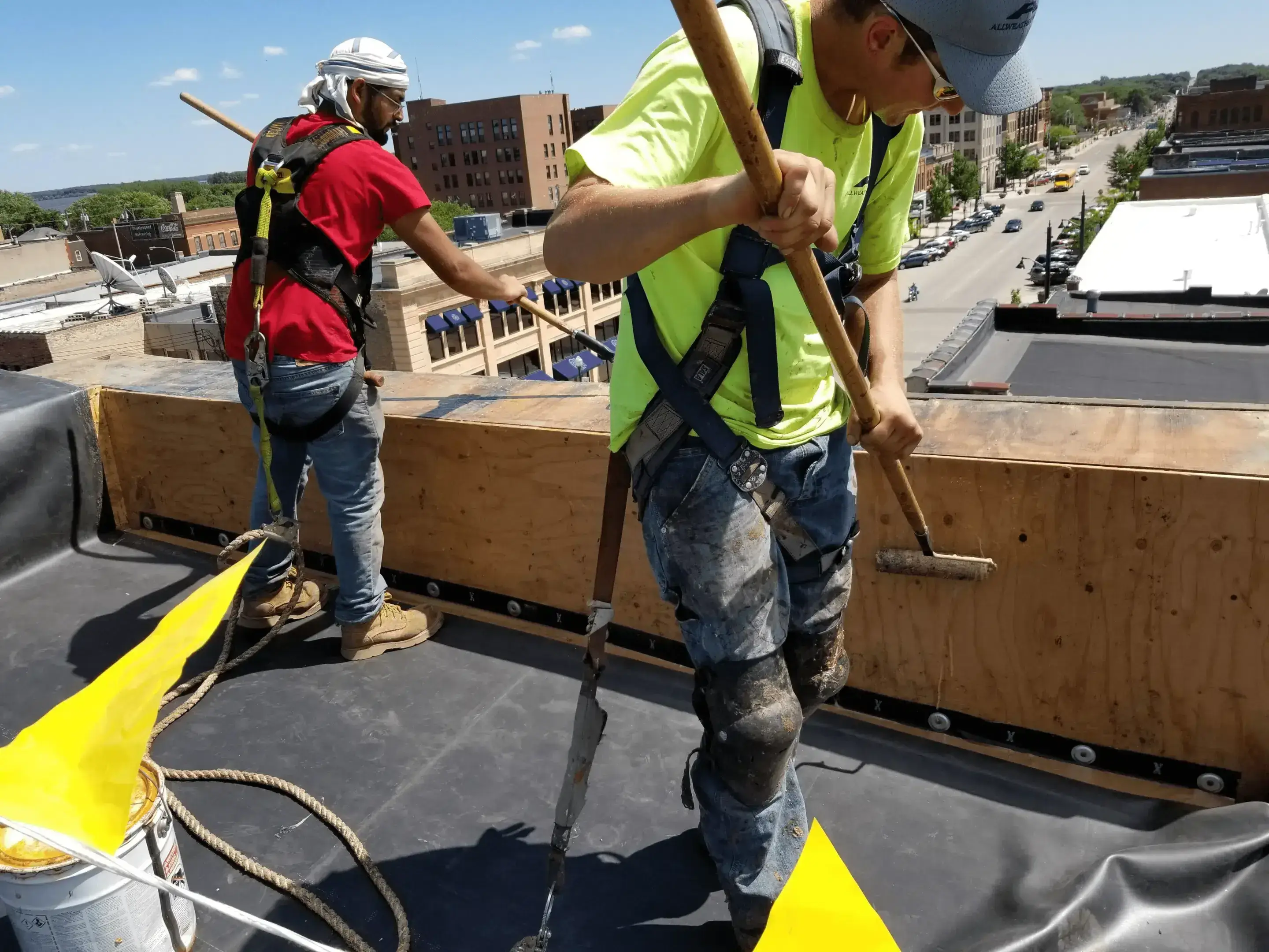 Commercial Roofer jobs in Minneapolis, St. Paul, and surrounding areas of Minnesota.